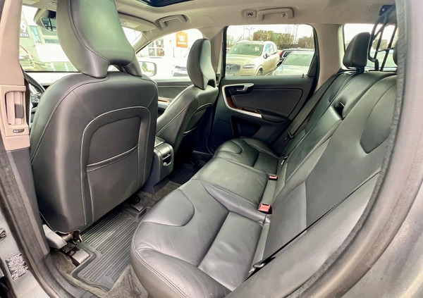 Volvo XC 60 cena 89900 przebieg: 113169, rok produkcji 2017 z Żychlin małe 326